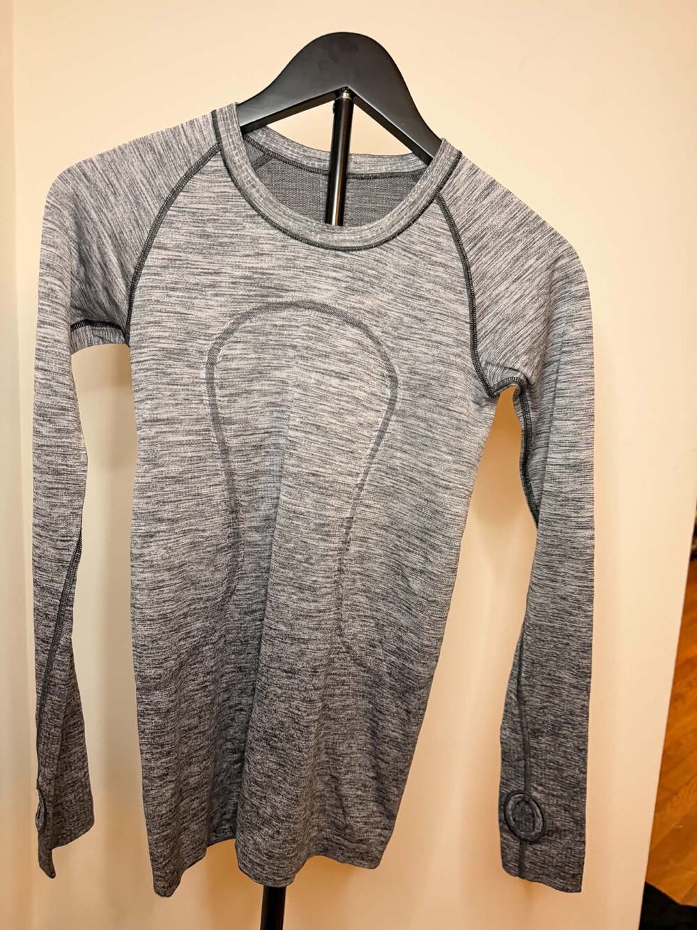 Lululemon Gray Heathered Long Sleeve Running Yoga Athletic Top - Size 4